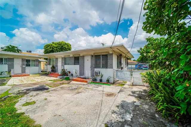 a view of a house with floor to ceiling windows and a basket ball poll