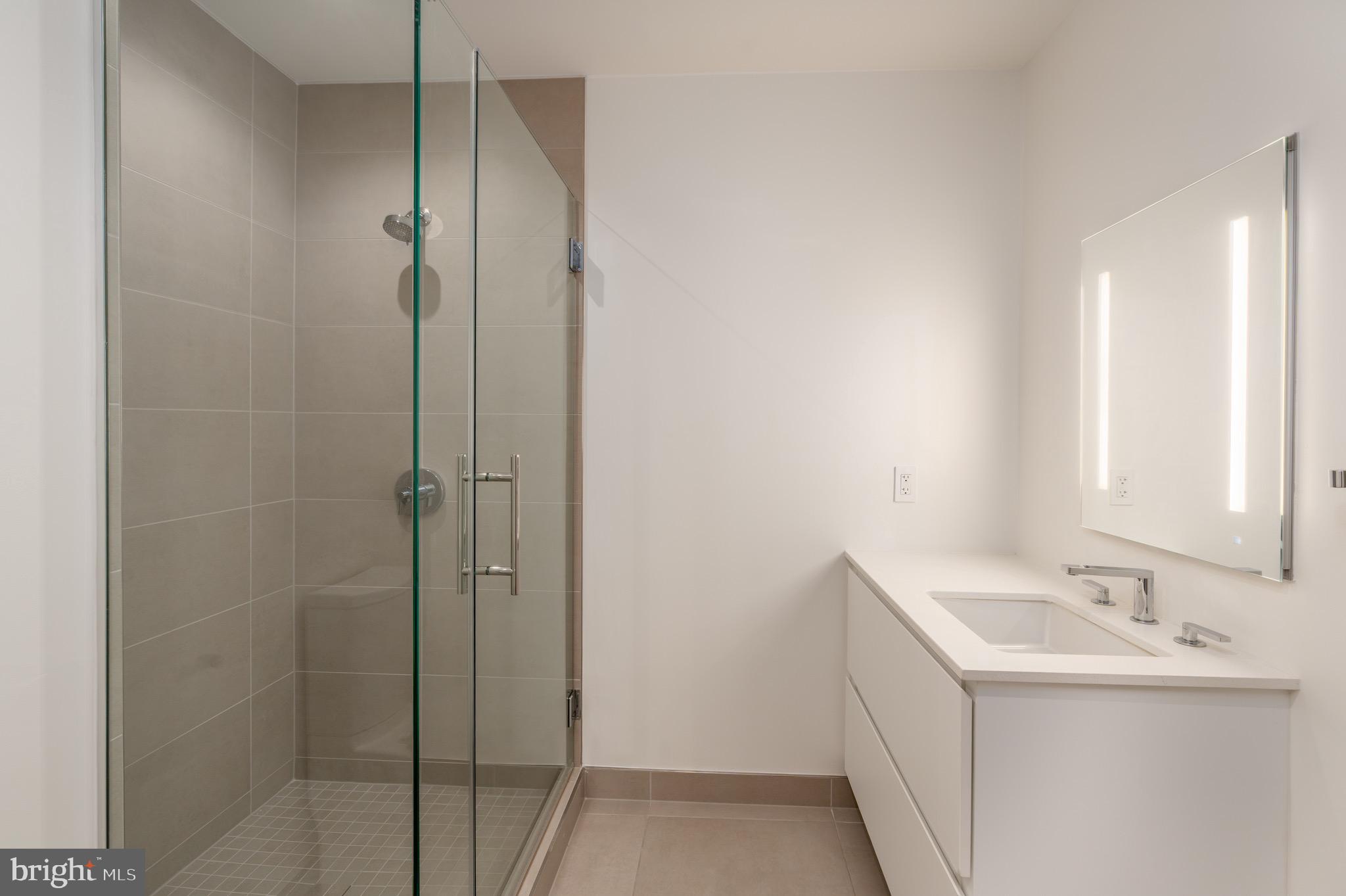 1630 Columbia Road Northwest, Unit 917 Washington, DC 20009 - Photo 5 of 24 Bathroom 2