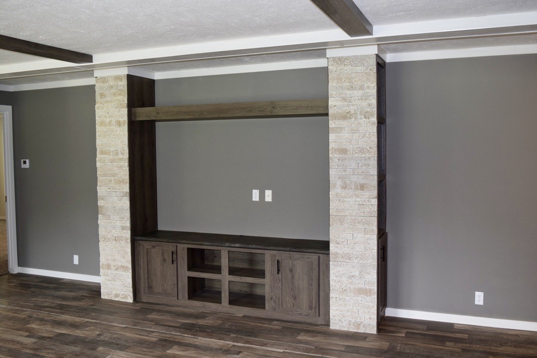 2166 Shrum Cemetery Road Westmoreland, TN 37186 - Photo 7 of 32 a front view of a house