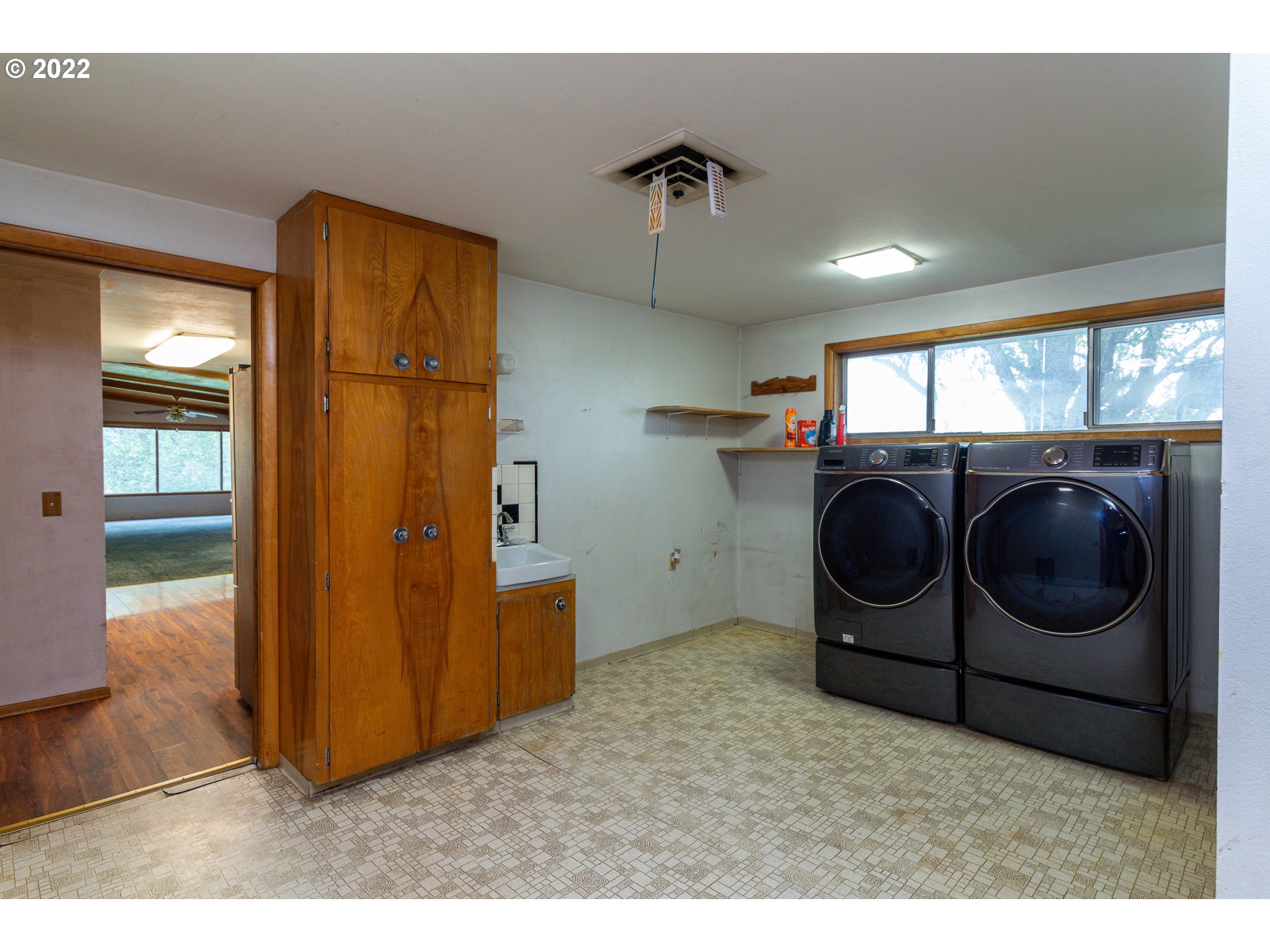 33225 West Spearman Road Hermiston, OR 97838 - Photo 14 of 32 a utility room with closet dryer and washer