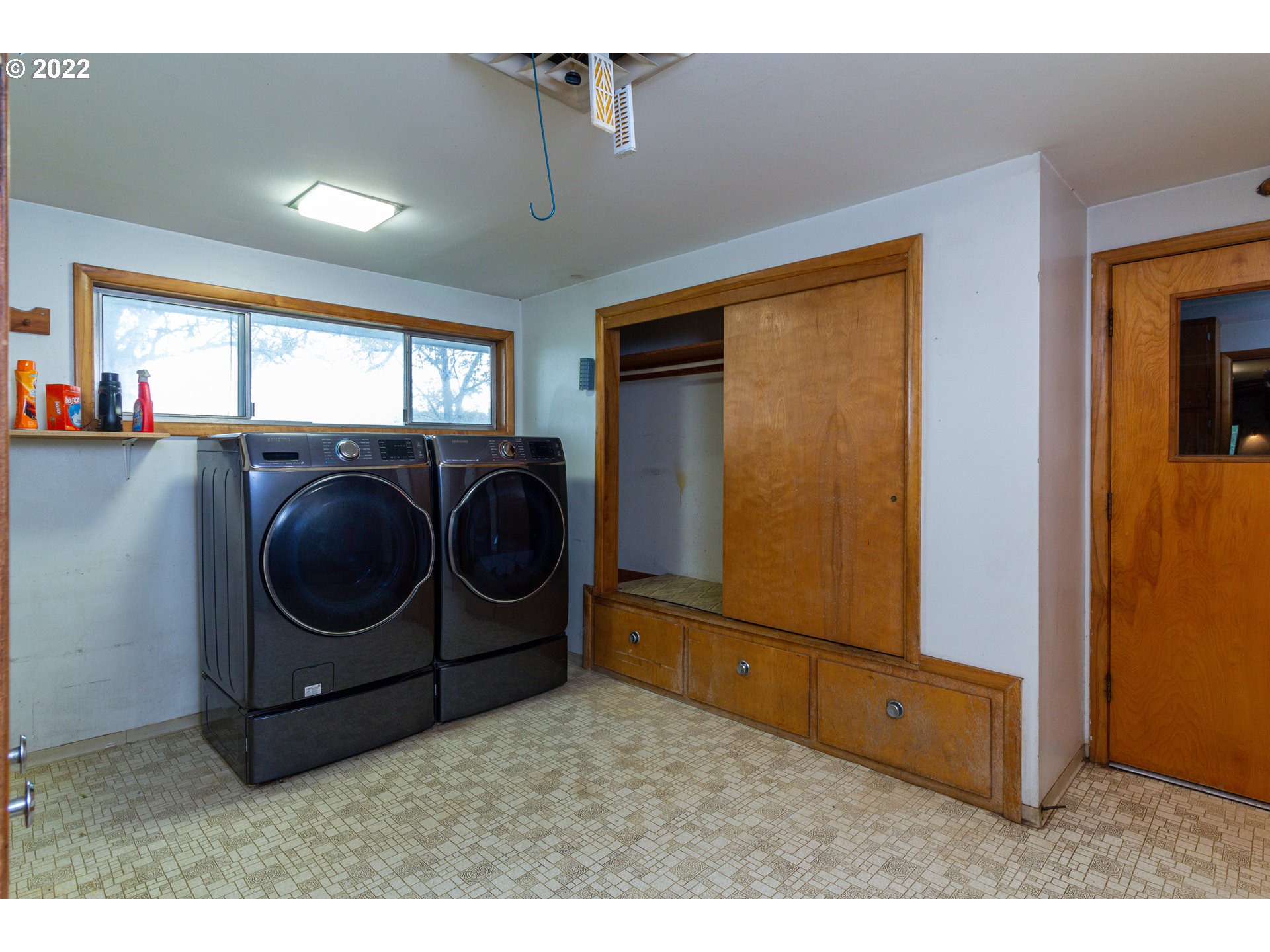 33225 West Spearman Road Hermiston, OR 97838 - Photo 15 of 32 a utility room with dryer and washer