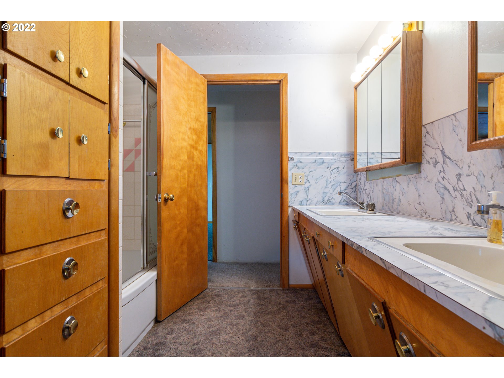 33225 West Spearman Road Hermiston, OR 97838 - Photo 20 of 32 a bathroom with a sink and a mirror