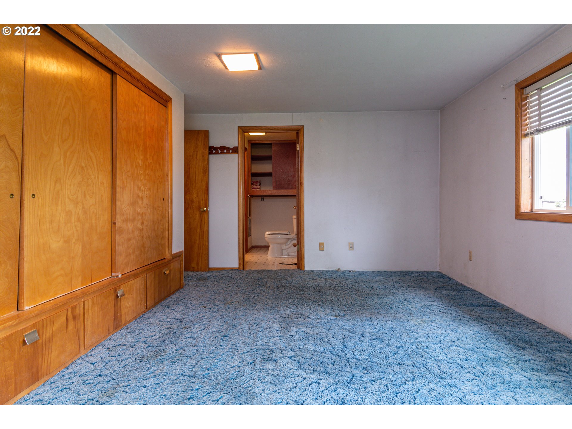 33225 West Spearman Road Hermiston, OR 97838 - Photo 22 of 32 an empty room with windows