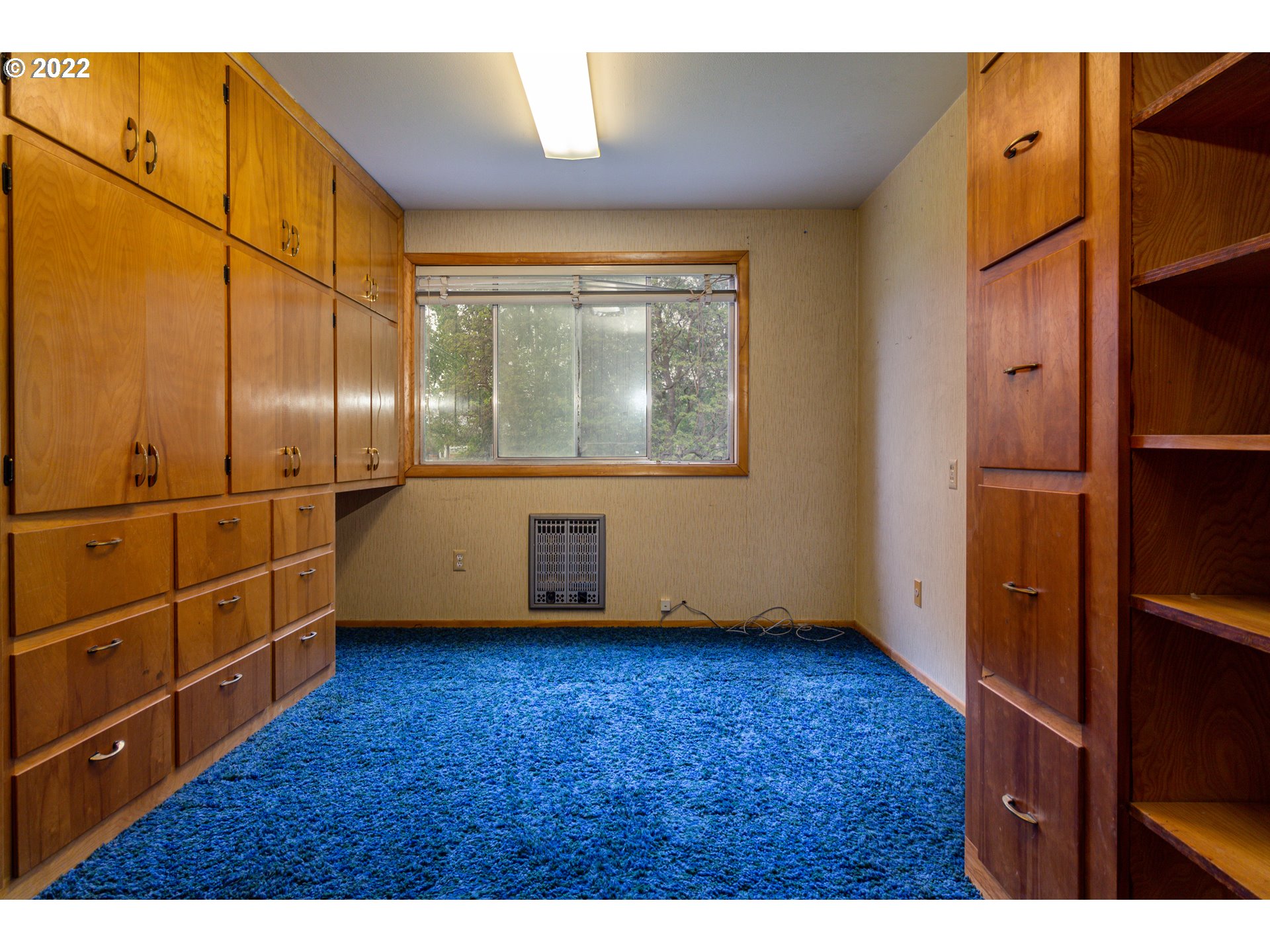 33225 West Spearman Road Hermiston, OR 97838 - Photo 23 of 32 a view of an empty room and window