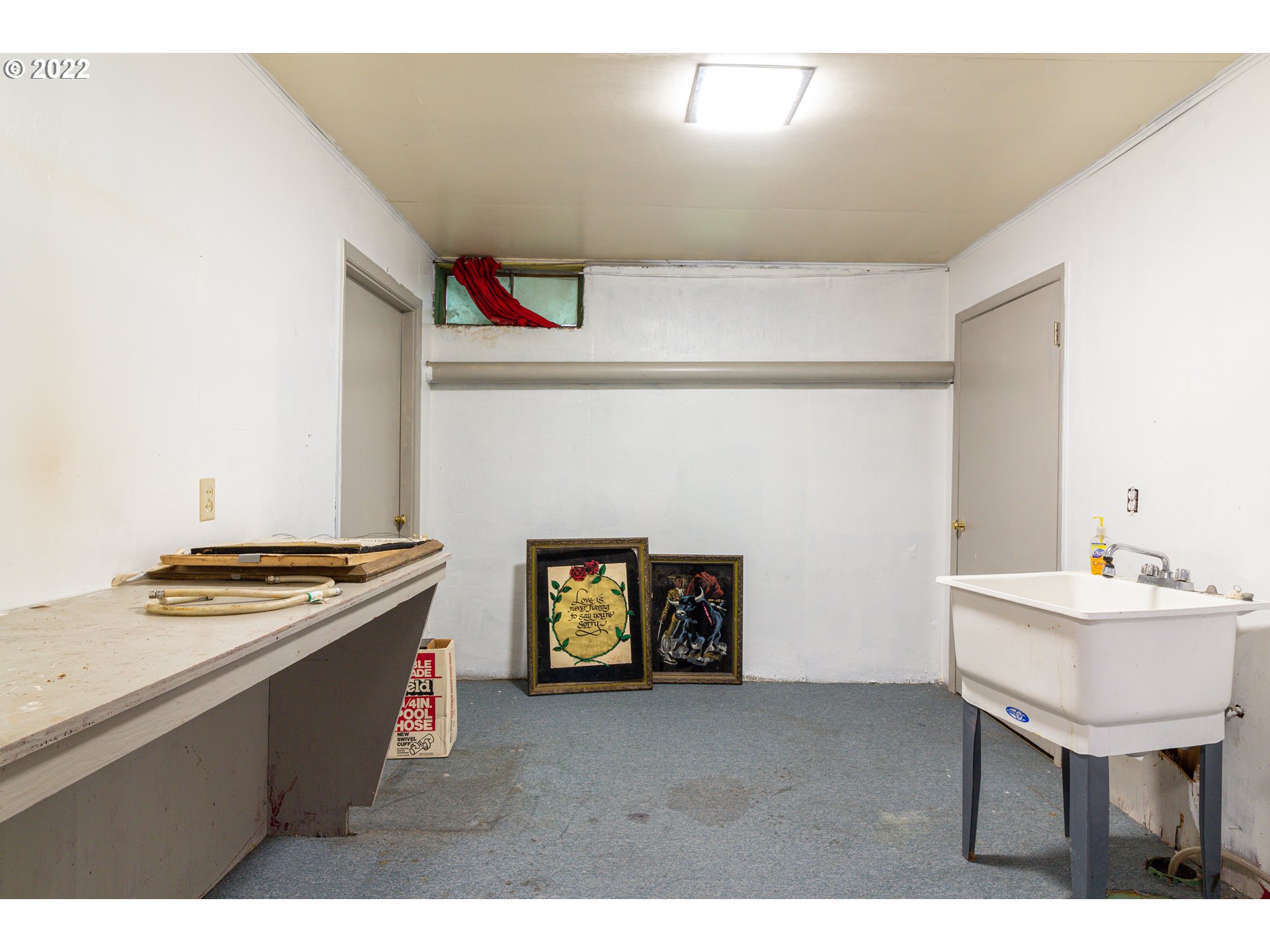 33225 West Spearman Road Hermiston, OR 97838 - Photo 26 of 32 a kitchen with a stove and a refrigerator