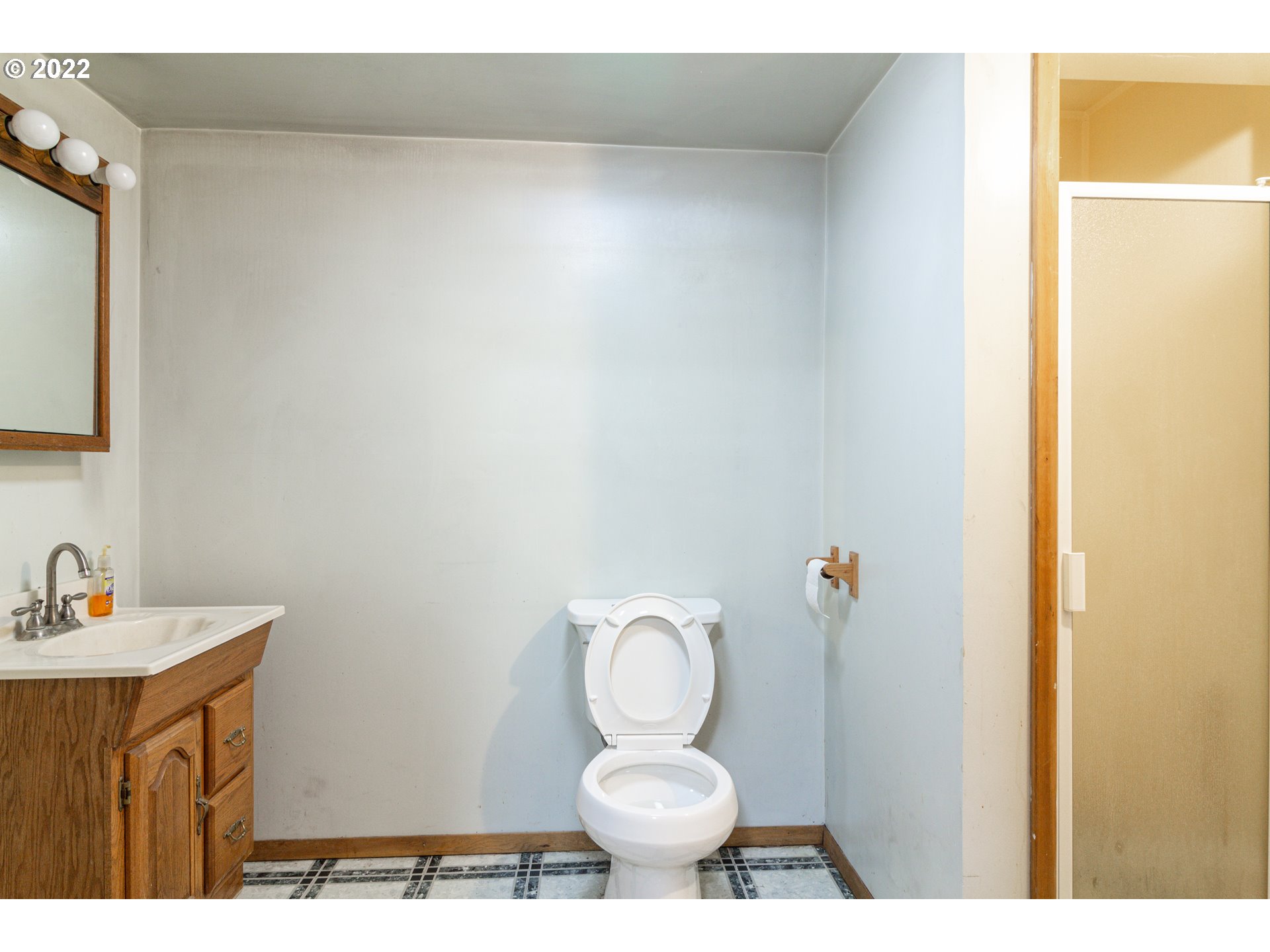 33225 West Spearman Road Hermiston, OR 97838 - Photo 27 of 32 a bathroom with a sink and a toilet