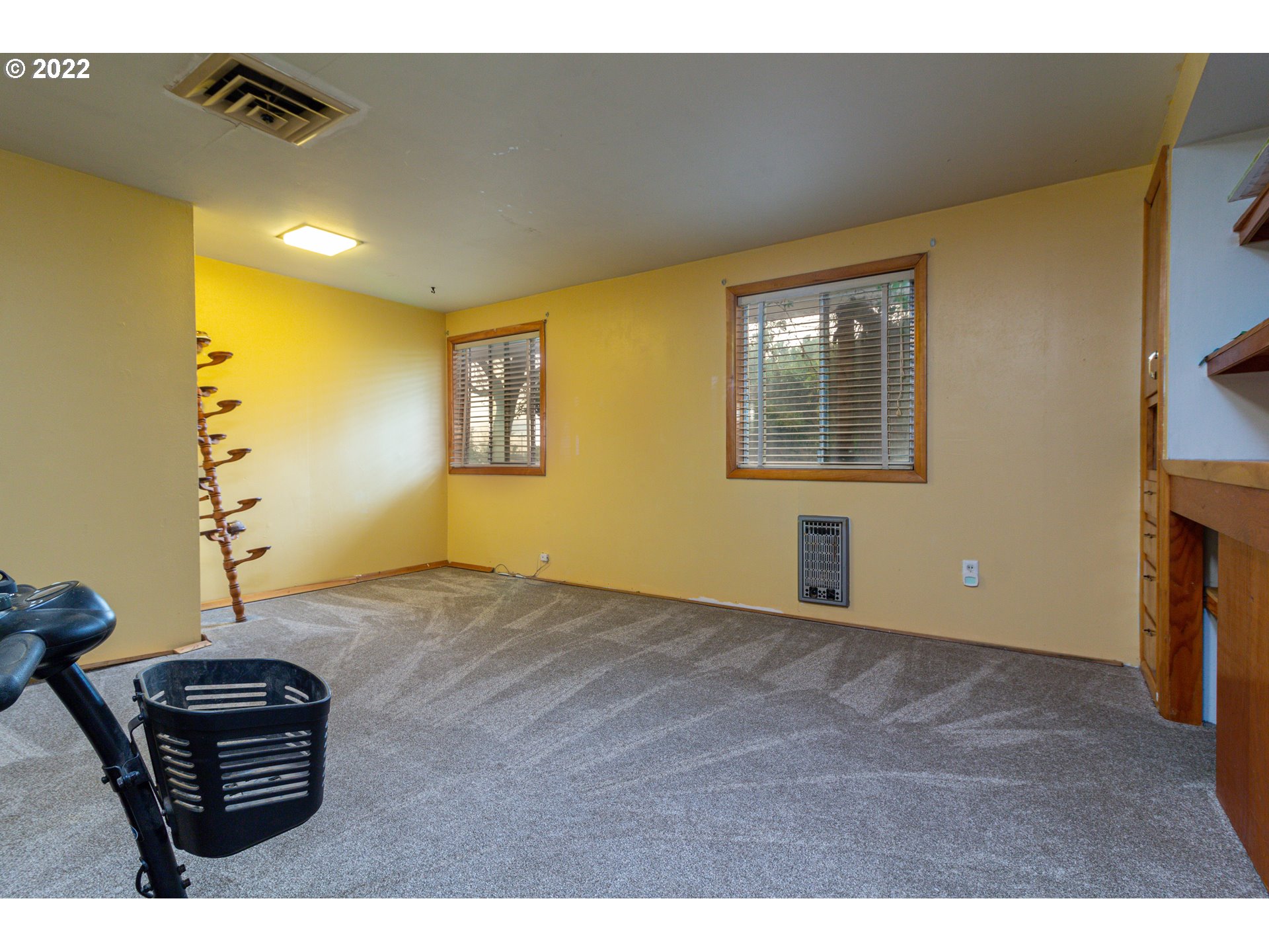33225 West Spearman Road Hermiston, OR 97838 - Photo 30 of 32 a living room with fireplace furniture and a window