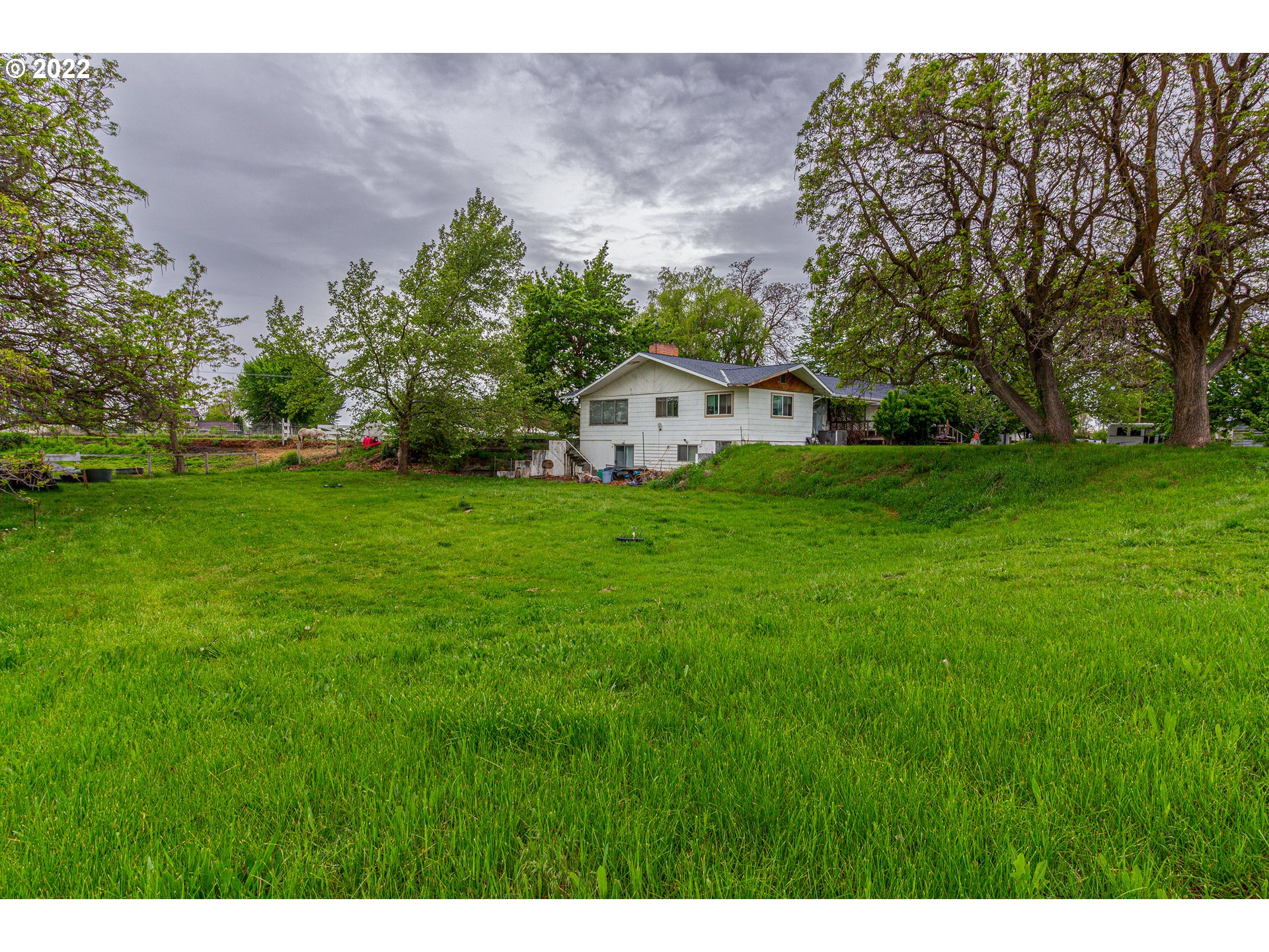 33225 West Spearman Road Hermiston, OR 97838 - Photo 9 of 32 a front view of a house with a garden