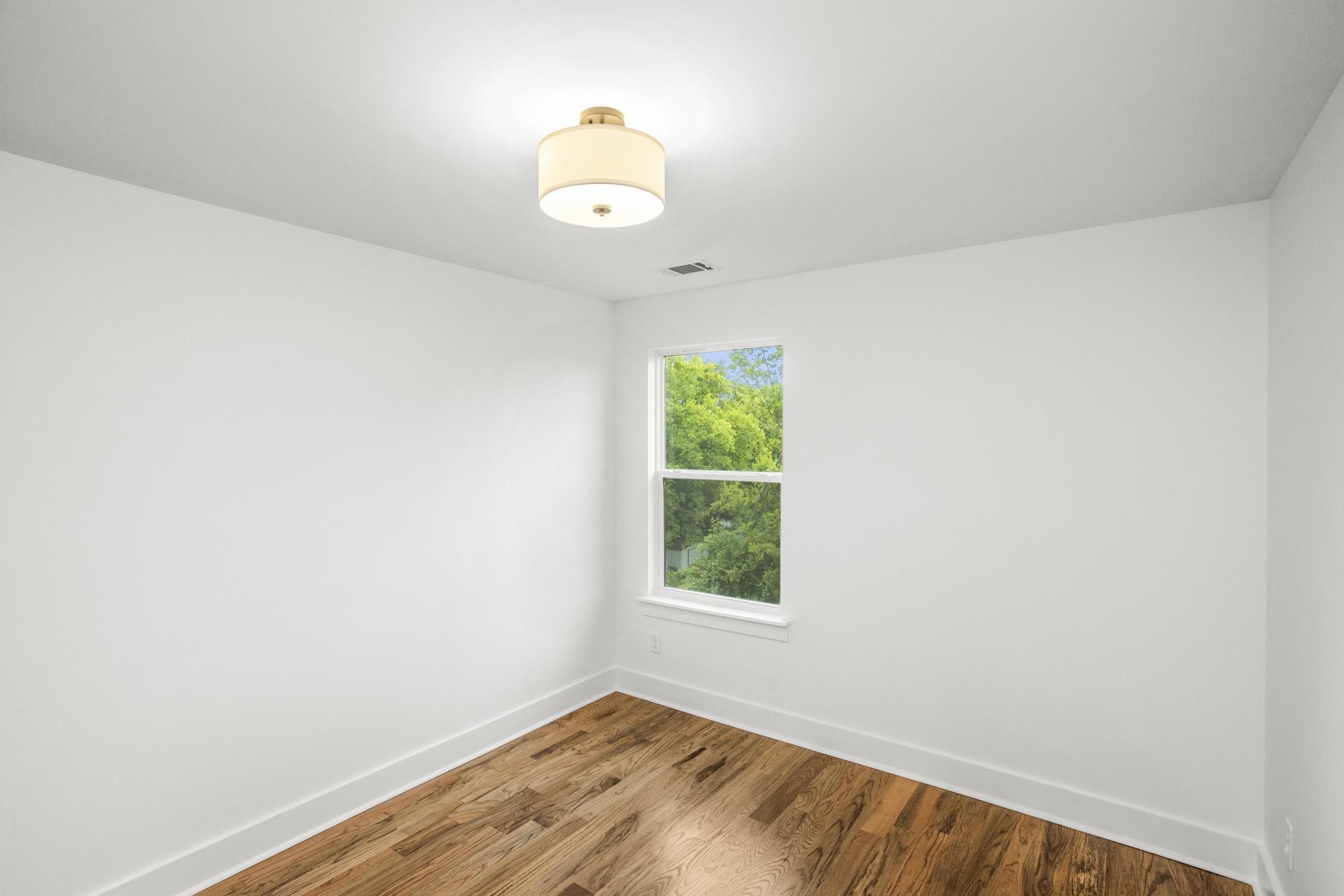 656 Chambers Street, Unit 140 Gallatin, TN 37066 - Photo 24 of 40 an empty room with a window