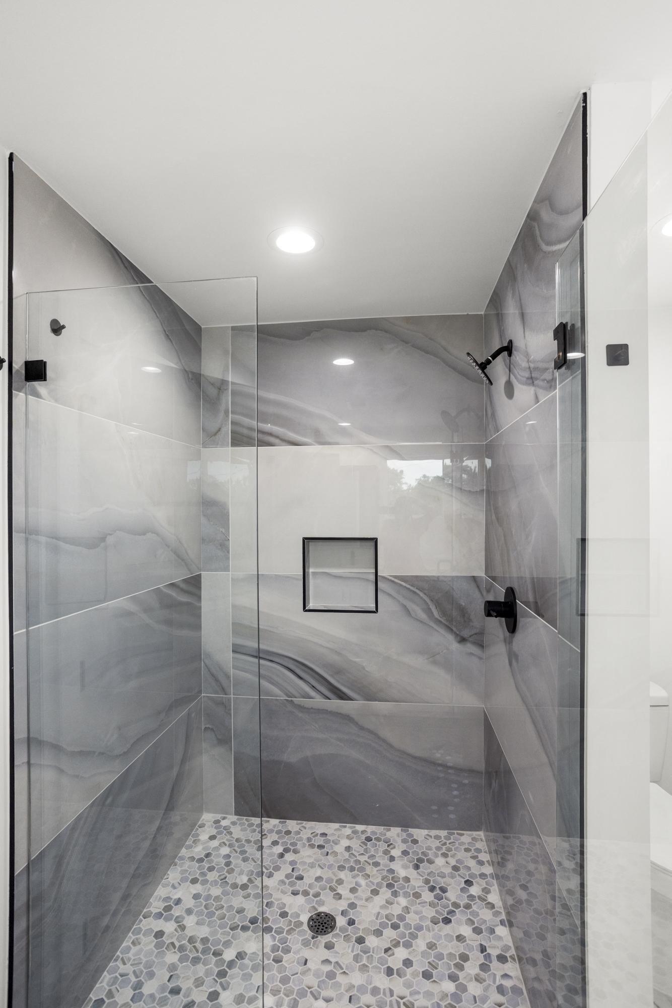 656 Chambers Street, Unit 140 Gallatin, TN 37066 - Photo 28 of 40 a bathroom with a shower