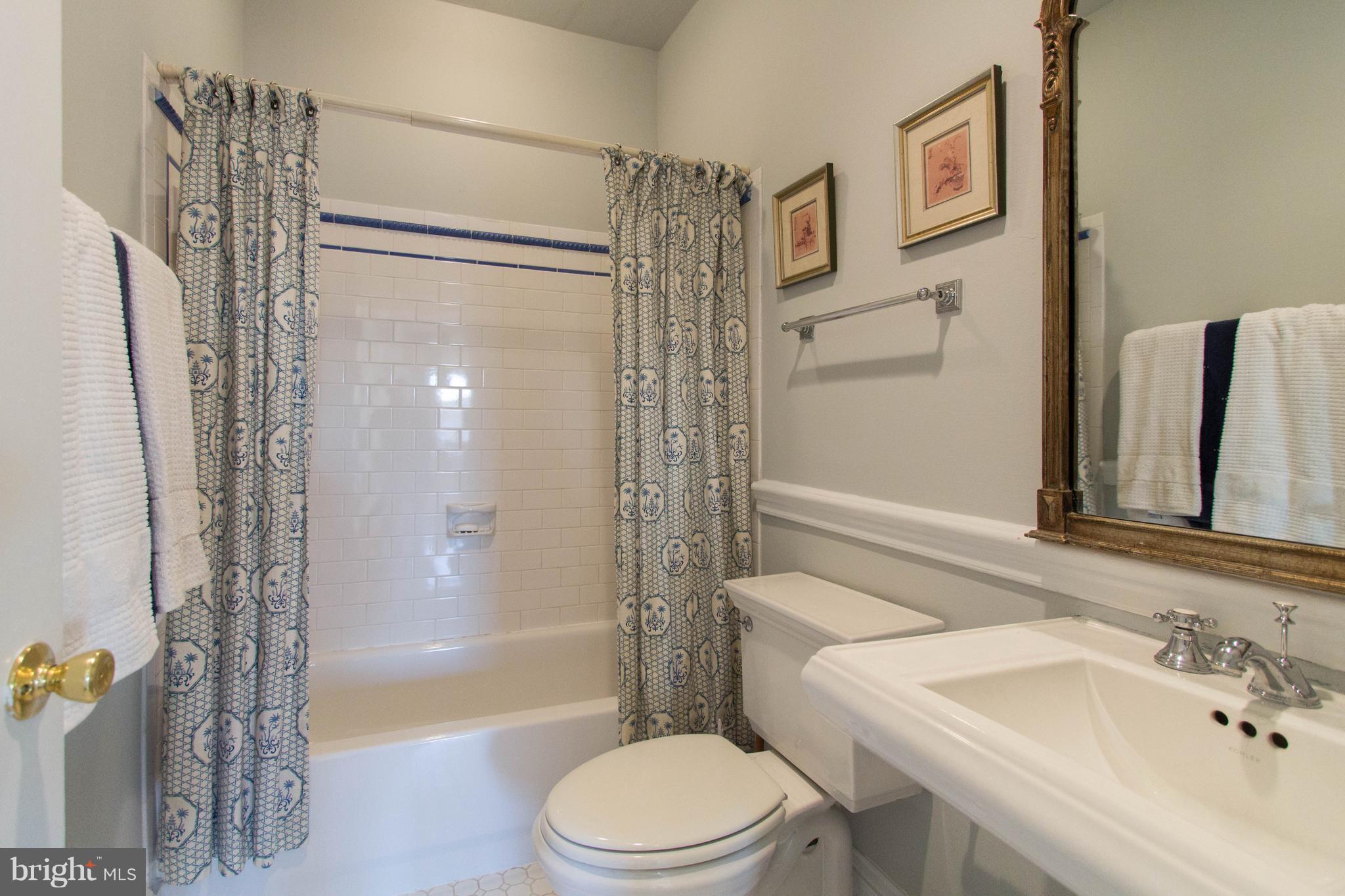 1423 R Street Northwest, Unit 501 Washington, DC 20009 - Photo 26 of 30 Bath