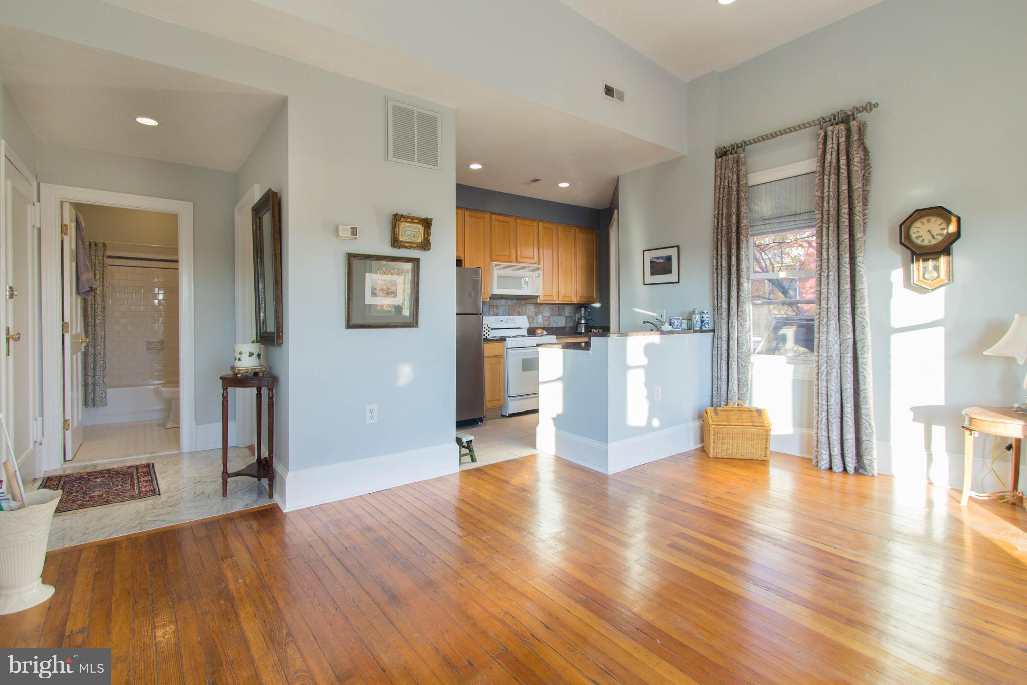 1423 R Street Northwest, Unit 501 Washington, DC 20009 - Photo 5 of 30 Interior (General)