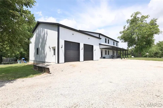 $300,000 | 1005 Red Ball Trail, Coffeen, IL 62017