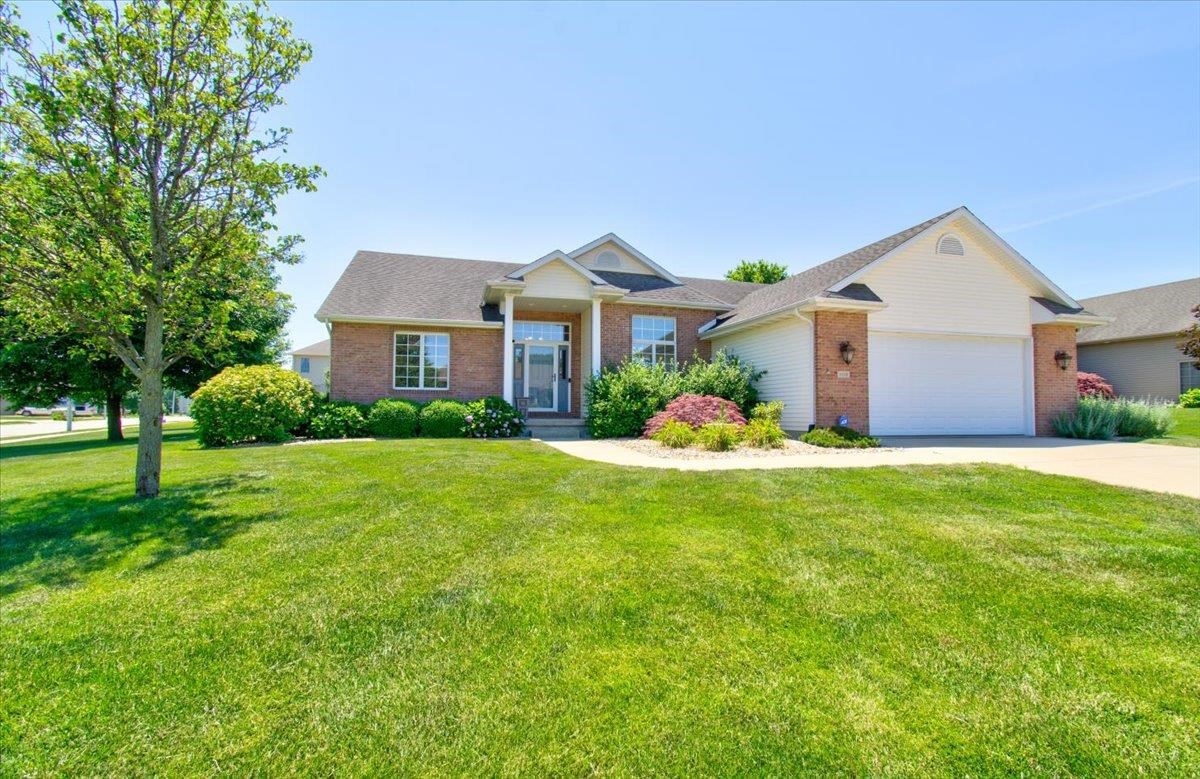 1412 Old Crows Way Springfield, IL 62712 - Photo 1 of 44