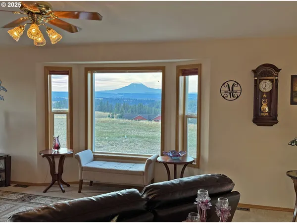 $699,900 | 46 Palomino Drive, Centerville, WA 98613