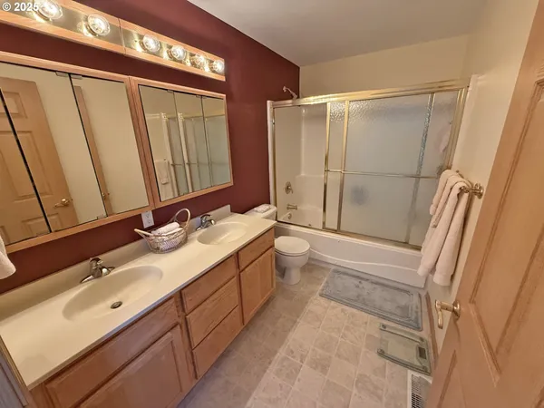 $699,900 | 46 Palomino Drive, Centerville, WA 98613