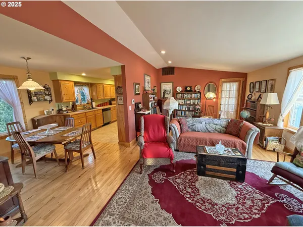 $699,900 | 46 Palomino Drive, Centerville, WA 98613