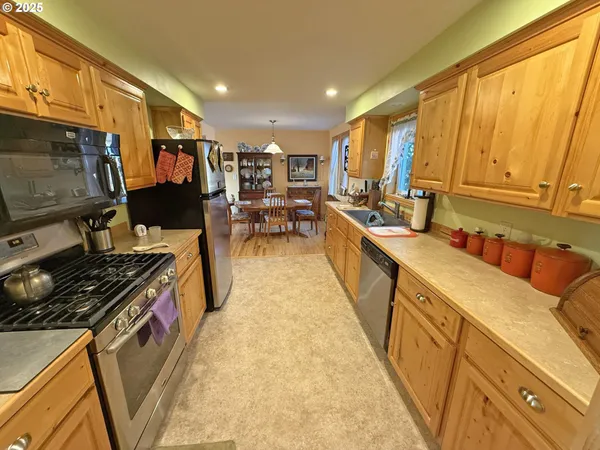 $699,900 | 46 Palomino Drive, Centerville, WA 98613