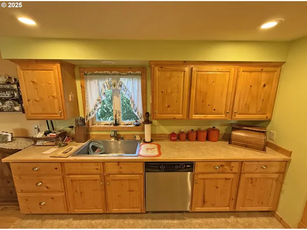 $699,900 | 46 Palomino Drive, Centerville, WA 98613