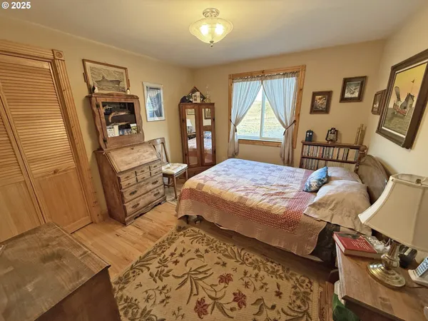 $699,900 | 46 Palomino Drive, Centerville, WA 98613