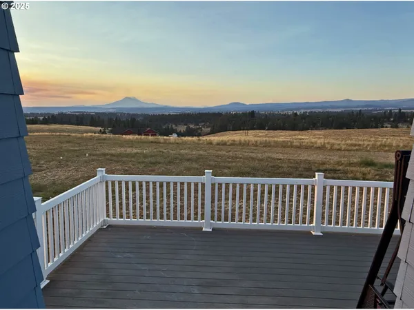 $699,900 | 46 Palomino Drive, Centerville, WA 98613
