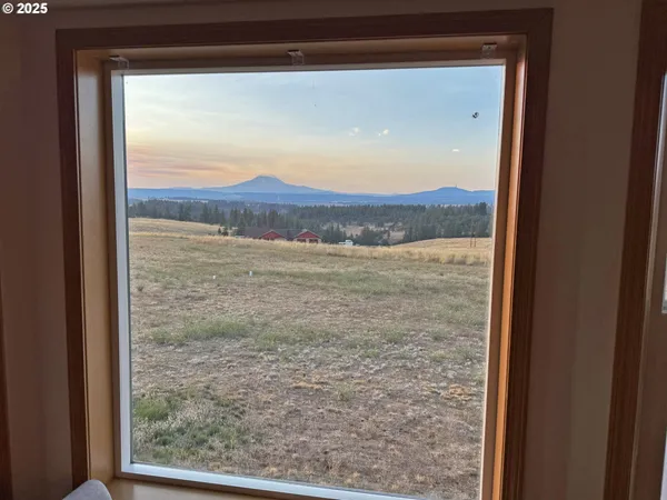 $699,900 | 46 Palomino Drive, Centerville, WA 98613