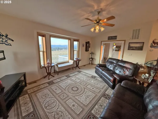 $699,900 | 46 Palomino Drive, Centerville, WA 98613