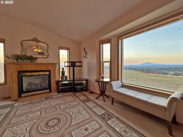 $699,900 | 46 Palomino Drive, Centerville, WA 98613