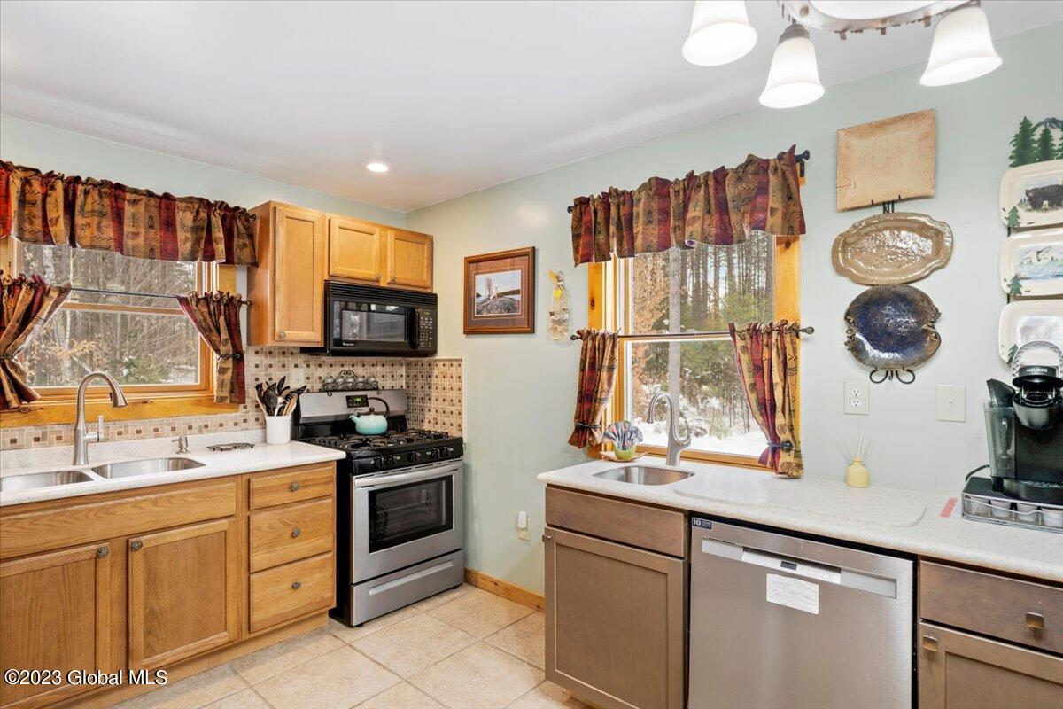 124 Forest Lake Road Warrensburg, NY 12817 - Photo 10 of 38 10-AG100045