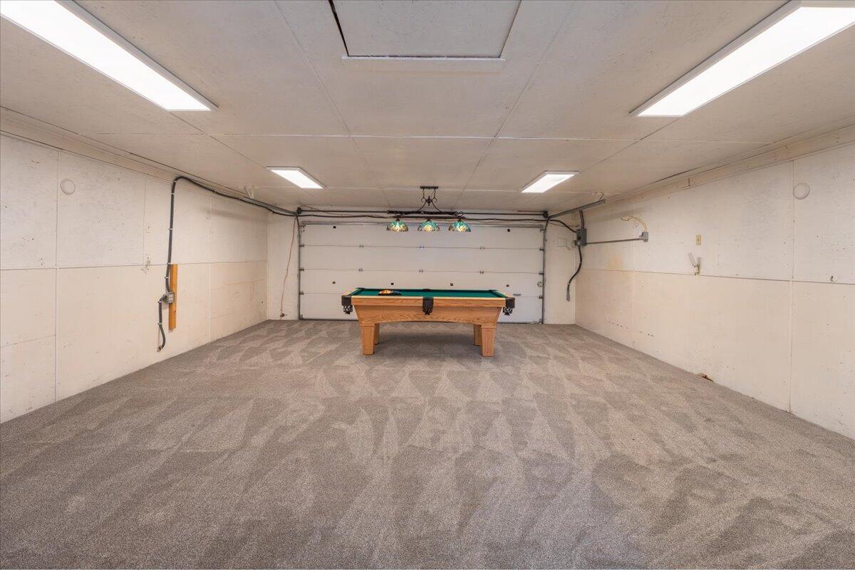 66215 Barr Road Bend, OR 97703 - Photo 40 of 63 Billiards Tabel included