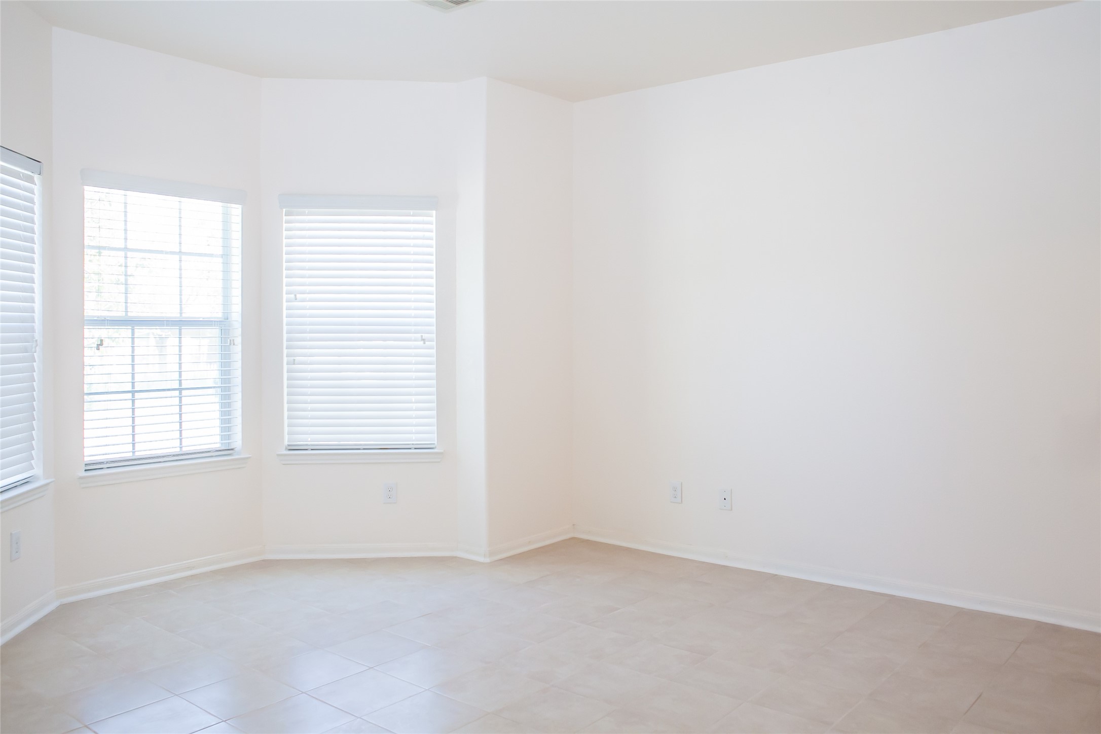 7015 Rancho Mission Drive Houston, TX 77083 - Photo 4 of 21 an empty room with a window