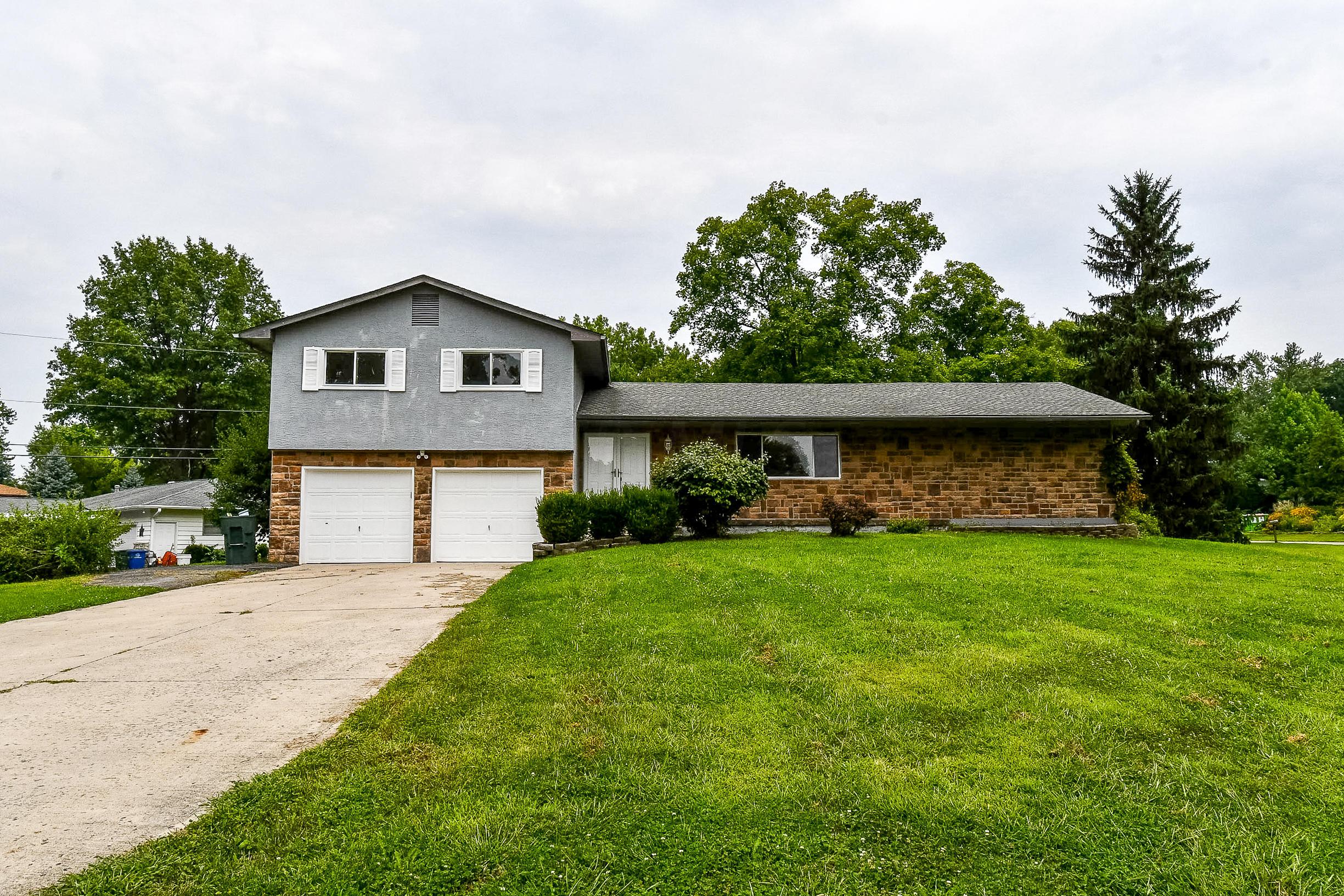 1030 Plum Ridge Columbus, OH 43213 - Photo 1 of 34 Gallery Image 1
