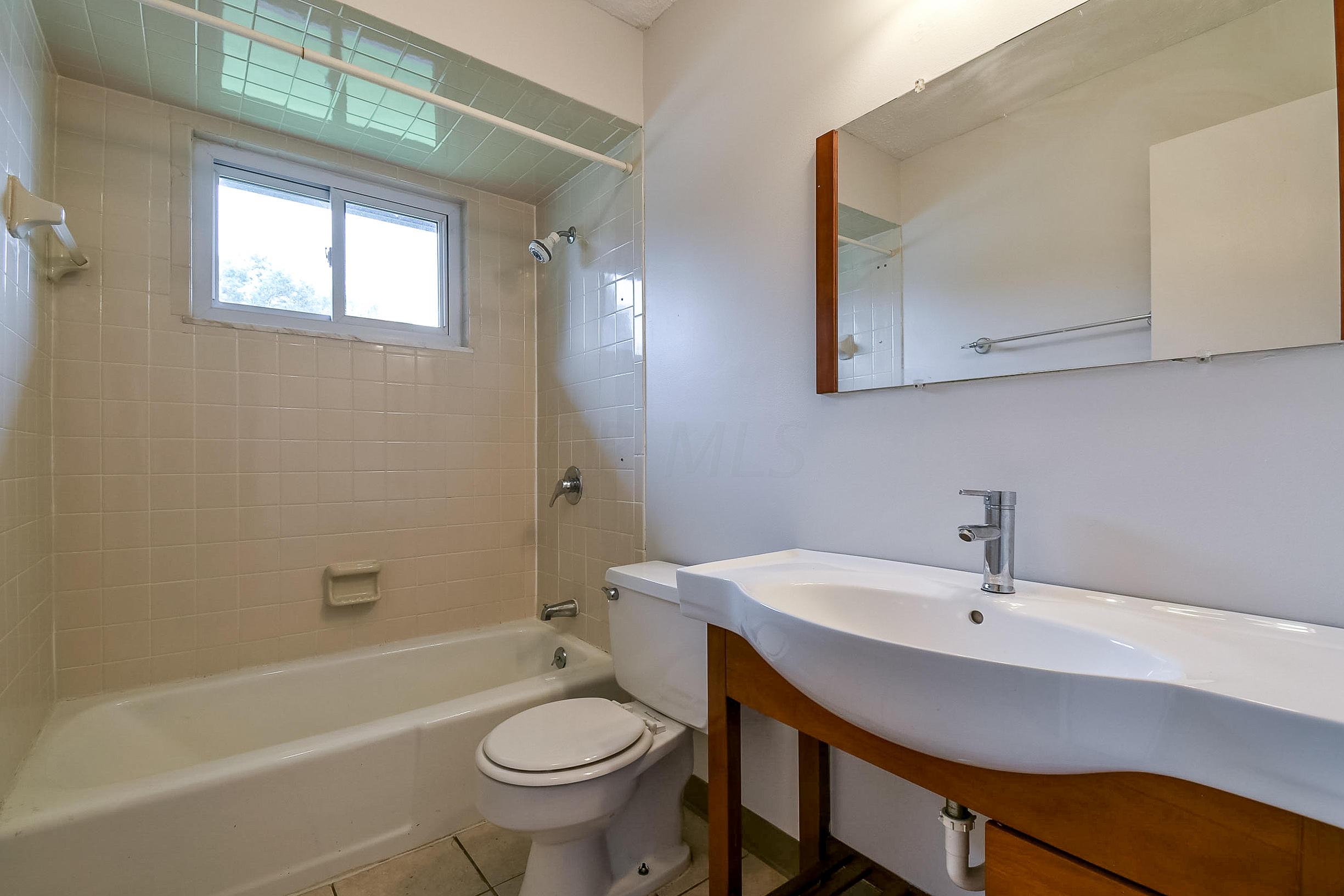 1030 Plum Ridge Columbus, OH 43213 - Photo 25 of 34 Gallery Image 25