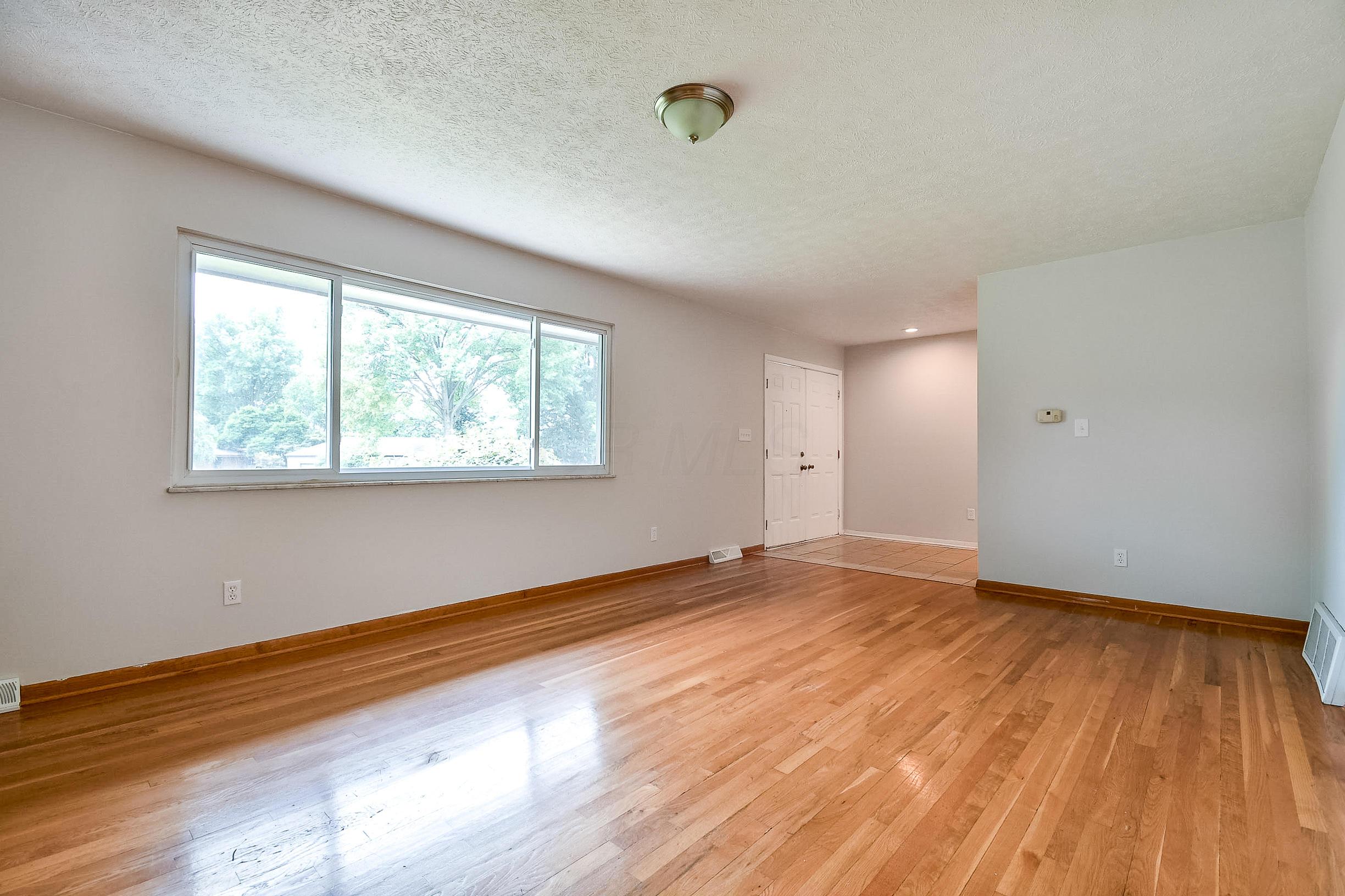 1030 Plum Ridge Columbus, OH 43213 - Photo 6 of 34 Gallery Image 6