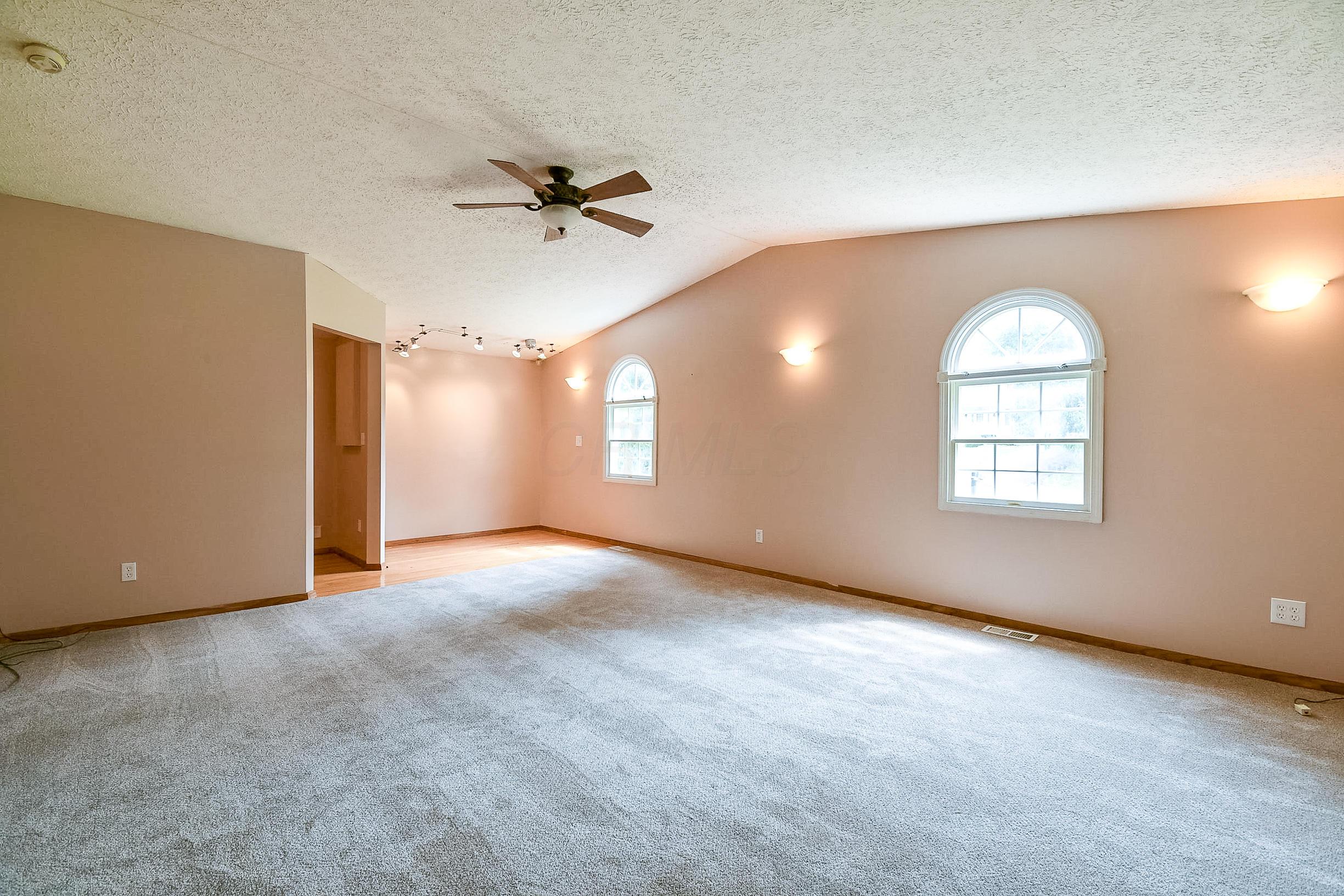 1030 Plum Ridge Columbus, OH 43213 - Photo 9 of 34 Gallery Image 9