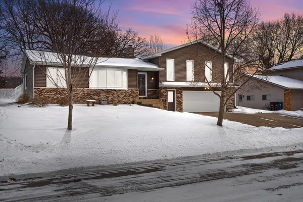 1024 Park Ridge Drive, Onalaska, WI 54650