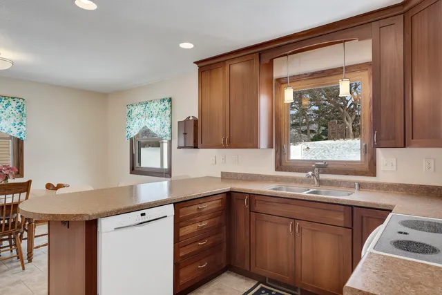 $399,000 | 1024 Park Ridge Drive, Onalaska, WI 54650