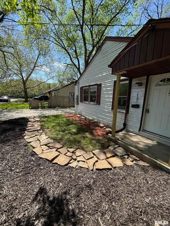 $1,200 | 1703 North Valley Avenue, Peoria, IL 61604