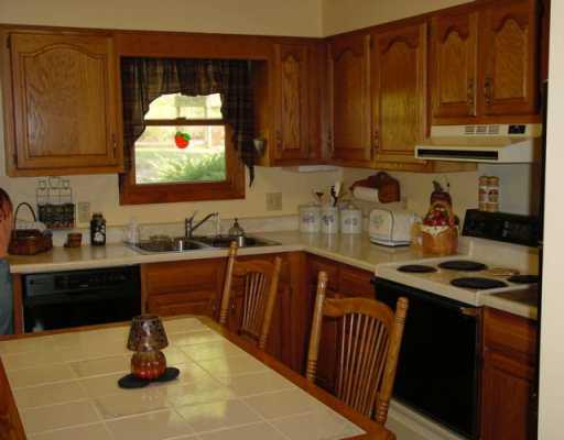 48 Azzo Road Eighty Four, PA 15330 - Photo 2 of 8 Kitchen.