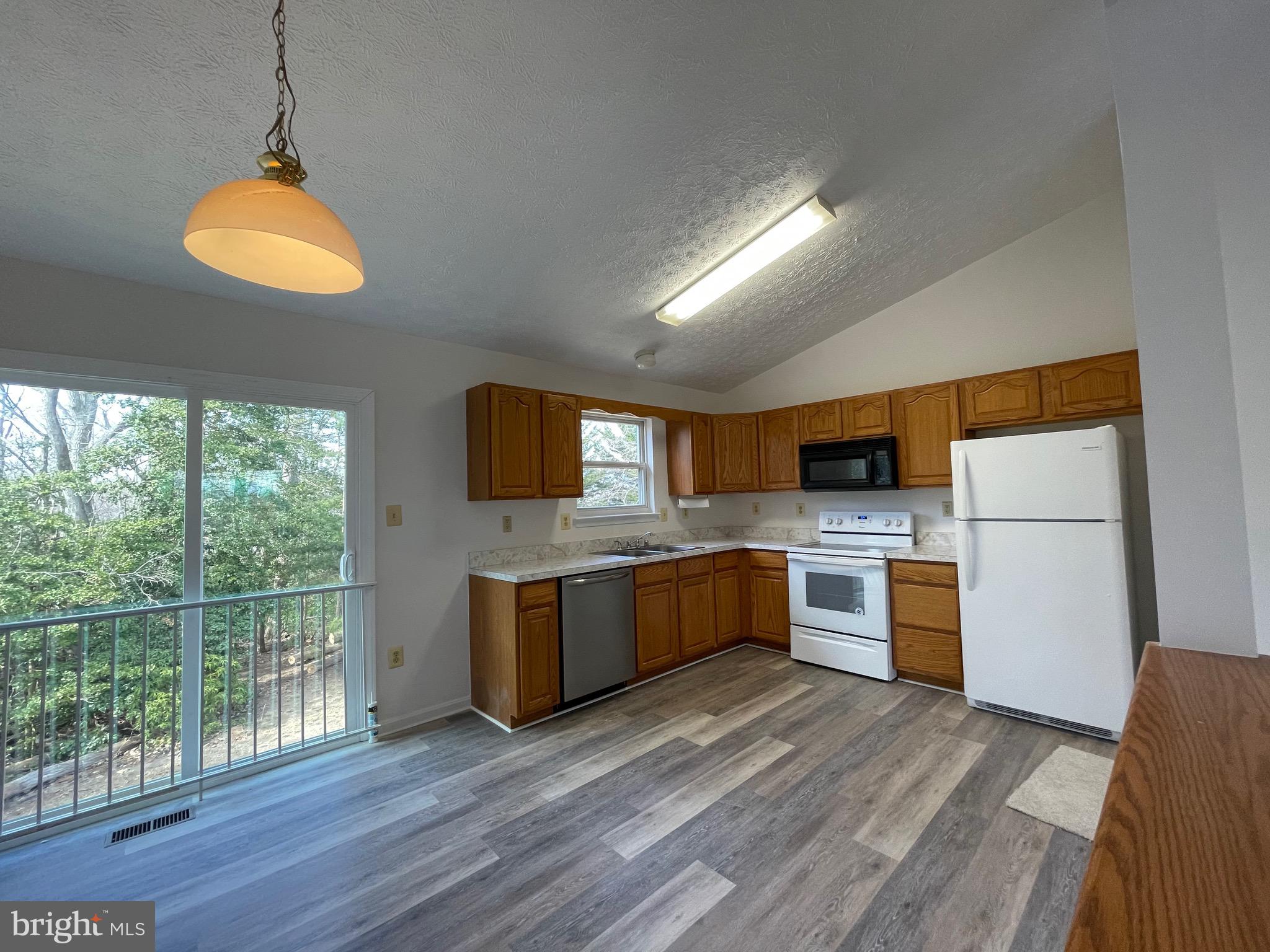 12627 Hilltop Road Lusby, MD 20657 - Photo 6 of 17 Kitchen dining