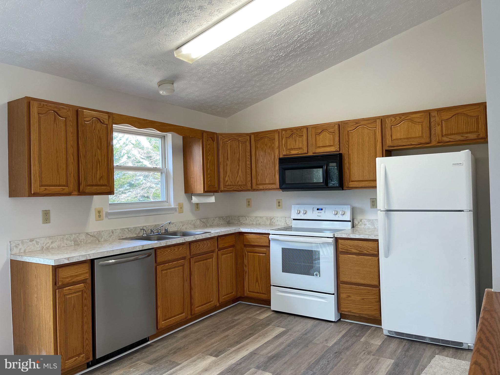 12627 Hilltop Road Lusby, MD 20657 - Photo 7 of 17 litvhen