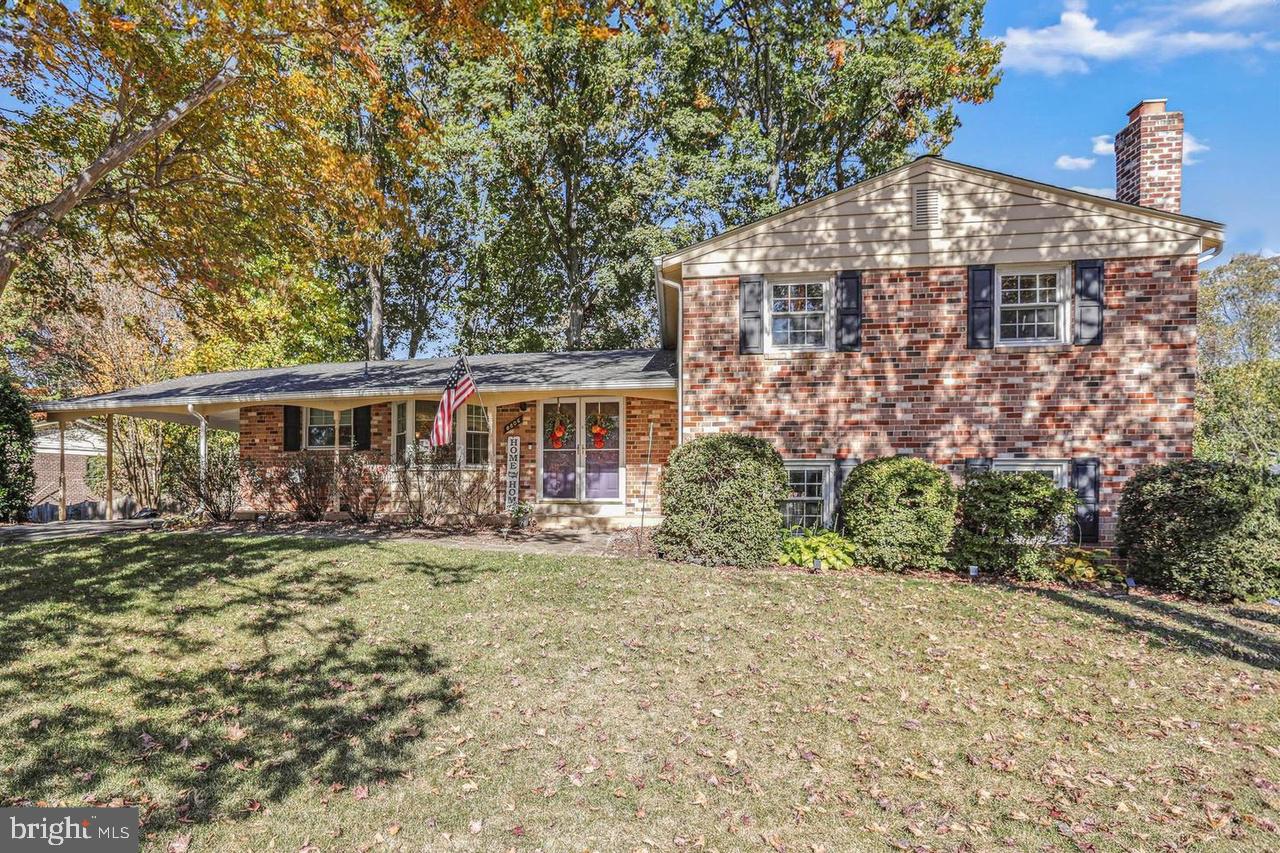 8806 Dianne Place Springfield, VA 22152 - Photo 1 of 16