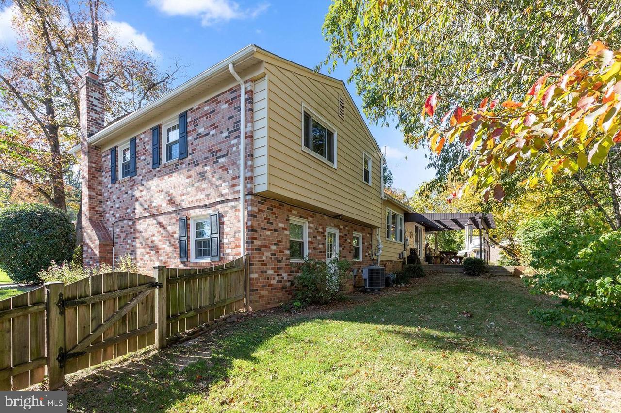 8806 Dianne Place Springfield, VA 22152 - Photo 15 of 16