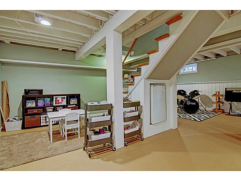 133 Audubon Road Warwick, RI 02888 - Photo 21 of 25 Den/Family/Great Room.