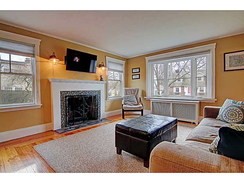 133 Audubon Road Warwick, RI 02888 - Photo 4 of 25 Living Room.
