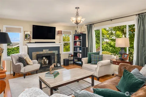 $1,095,000 | 4409 Southwest Dawson Street, Seattle, WA 98136