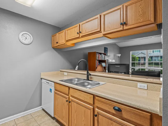 $160,000 | 2738 West Tharpe Street, Unit 304, Tallahassee, FL 32303