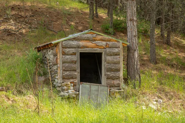 $599,000 | 4110 Cemetery Road, Springdale, WA 99173