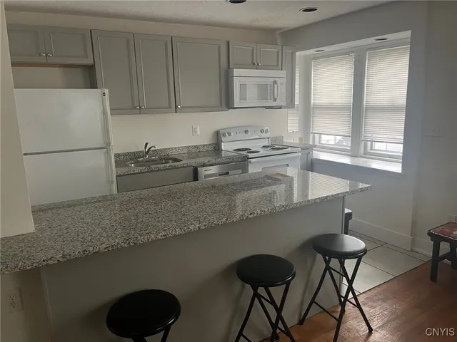 $2,080 | 1108 Madison Street, Unit 2, Syracuse, NY 13210