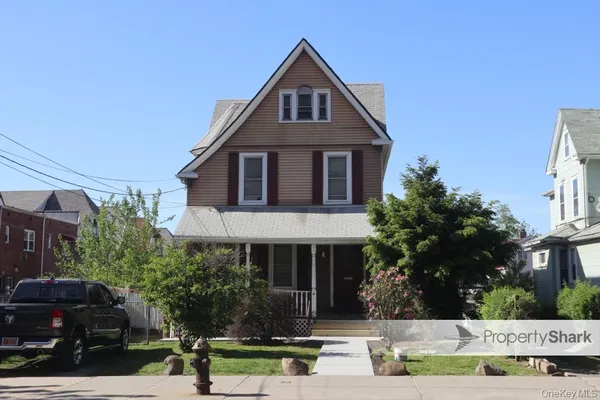 $1,775,000 | 146-11 35th Avenue | Murray Hill - Flushing